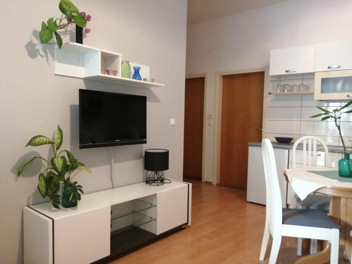 Apartments Suri Vodice Eksteriør bilde