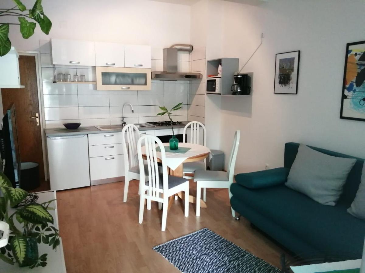 Apartments Suri Vodice Eksteriør bilde