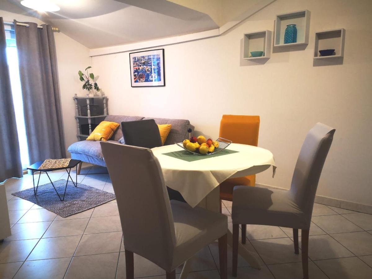 Apartments Suri Vodice Eksteriør bilde
