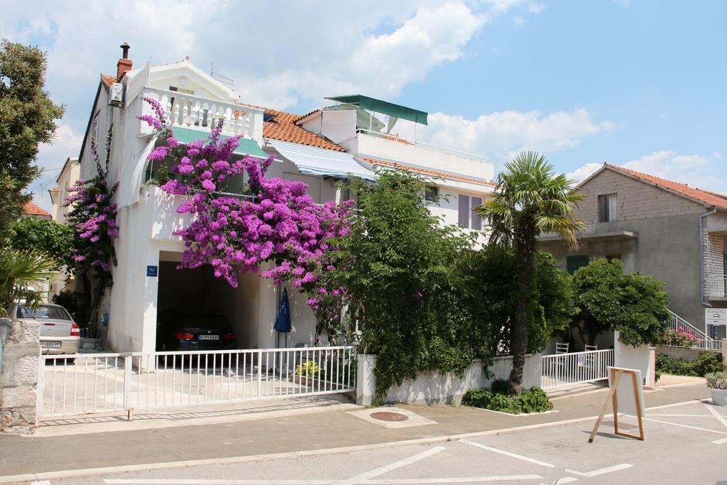 Apartments Suri Vodice Eksteriør bilde