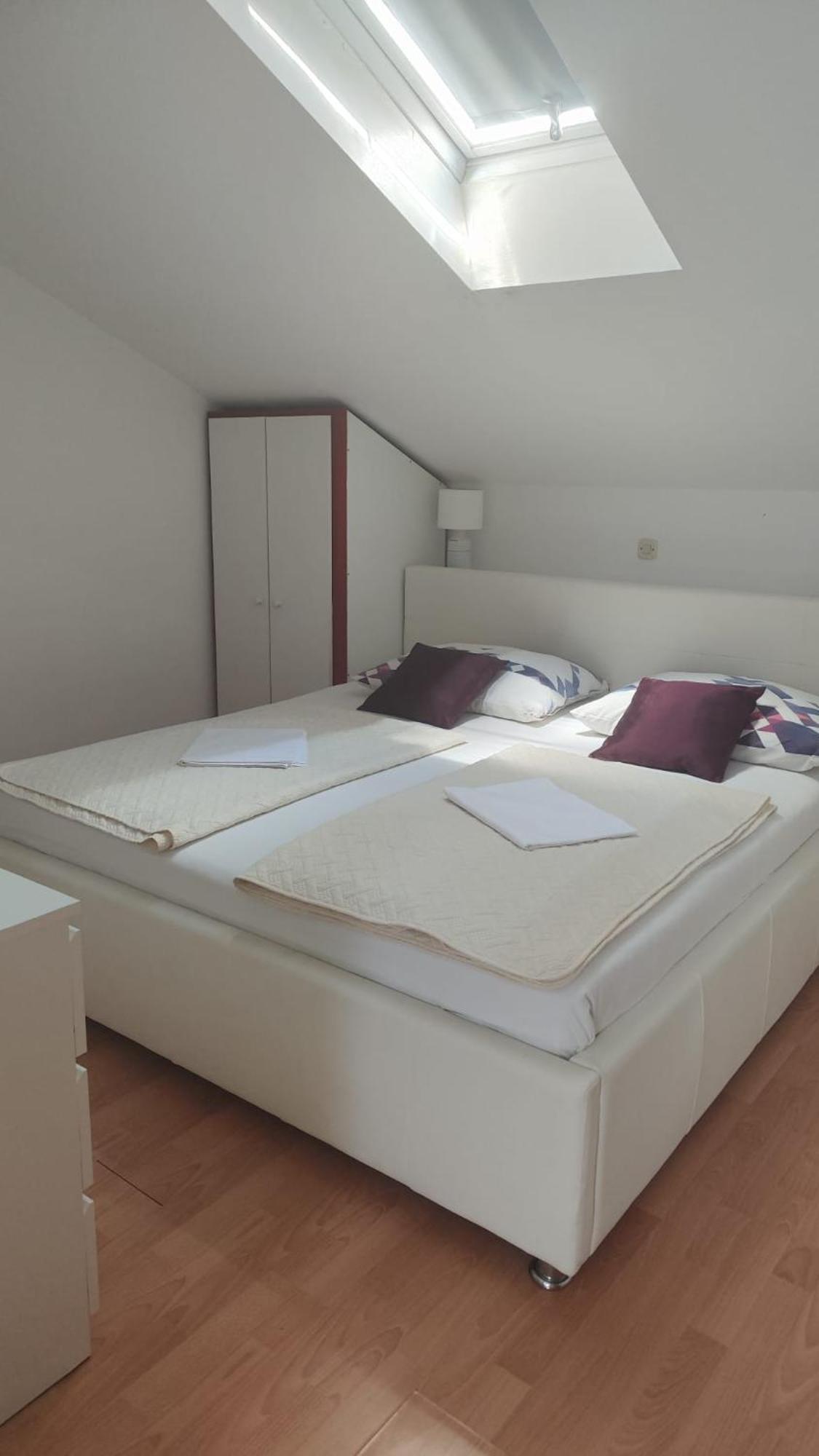 Apartments Suri Vodice Eksteriør bilde