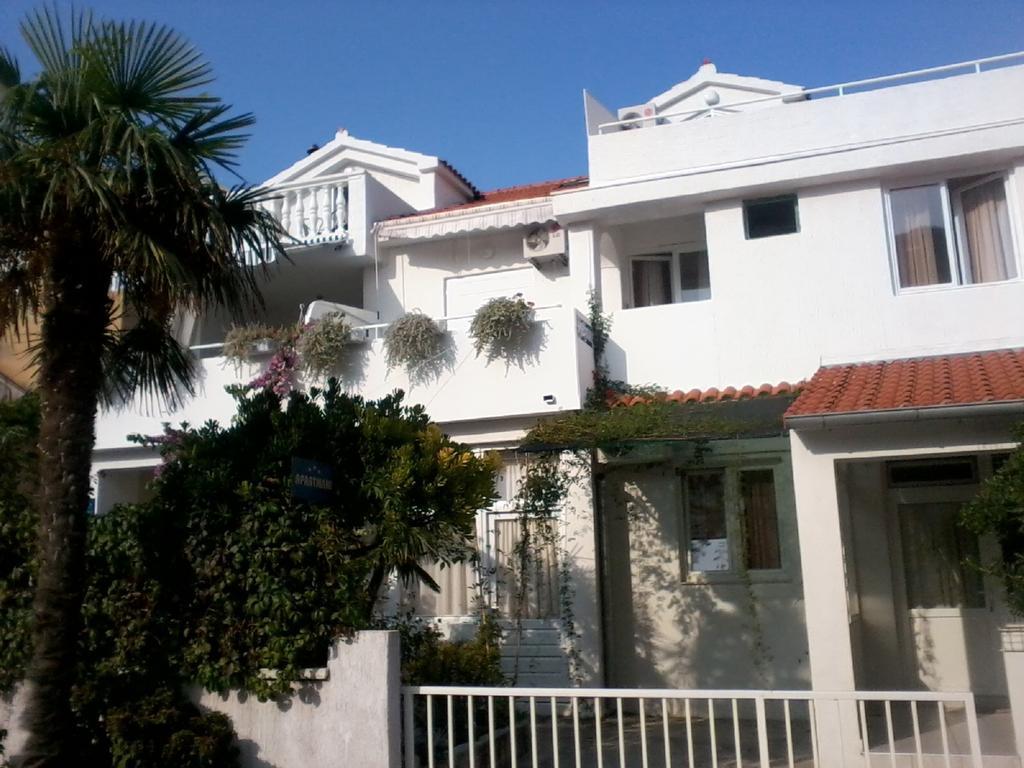 Apartments Suri Vodice Eksteriør bilde